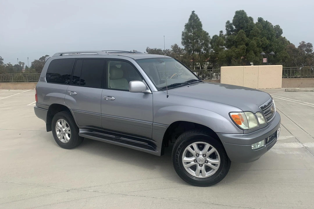 2004 Lexus LX 2nd Gen - Image 15 of 31
