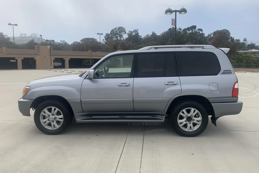2004 Lexus LX 2nd Gen - Image 7 of 31