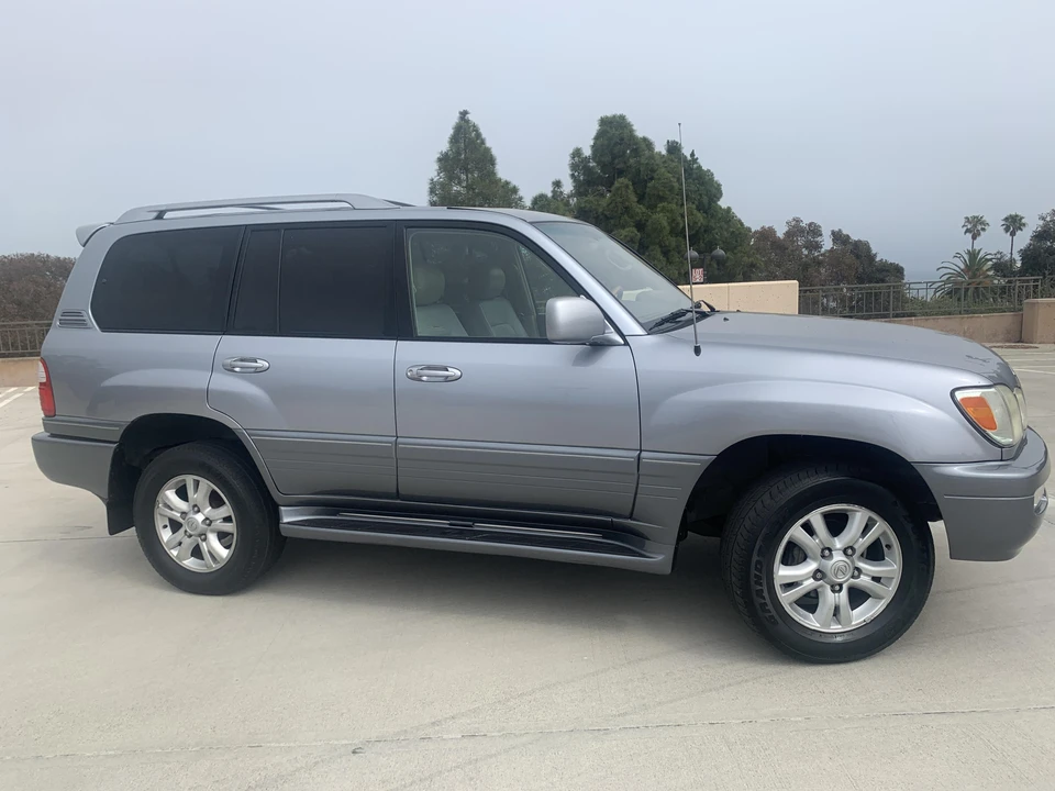 2004 Lexus LX 2nd Gen - Image 12 of 31