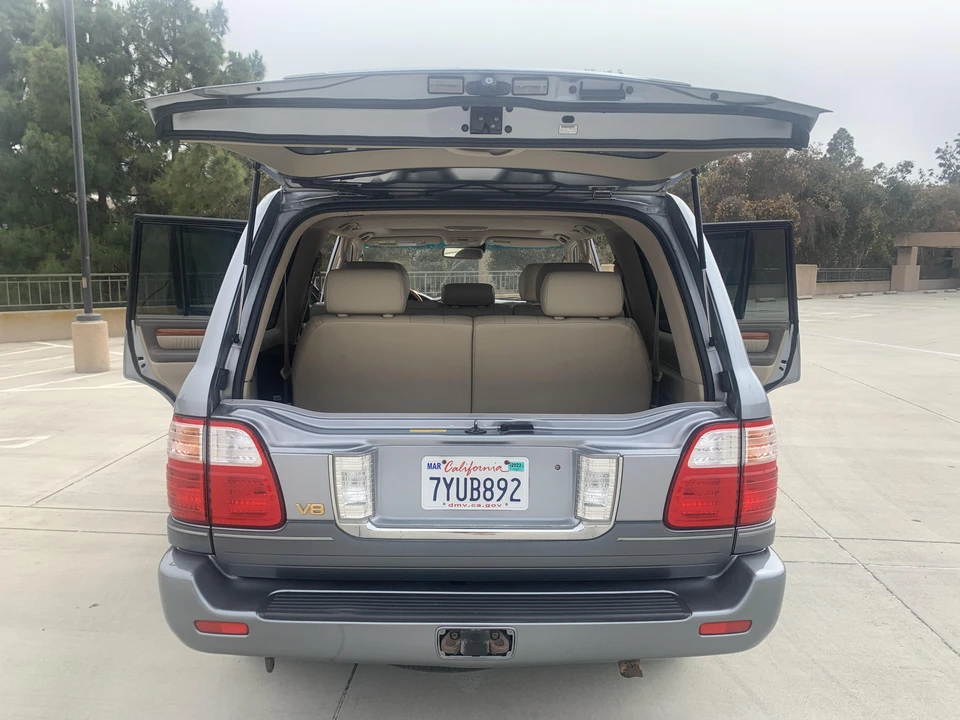 2004 Lexus LX 2nd Gen - Image 28 of 31