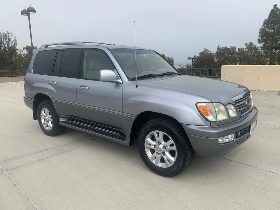 2004 Lexus LX 2nd Gen - Image 14 of 31