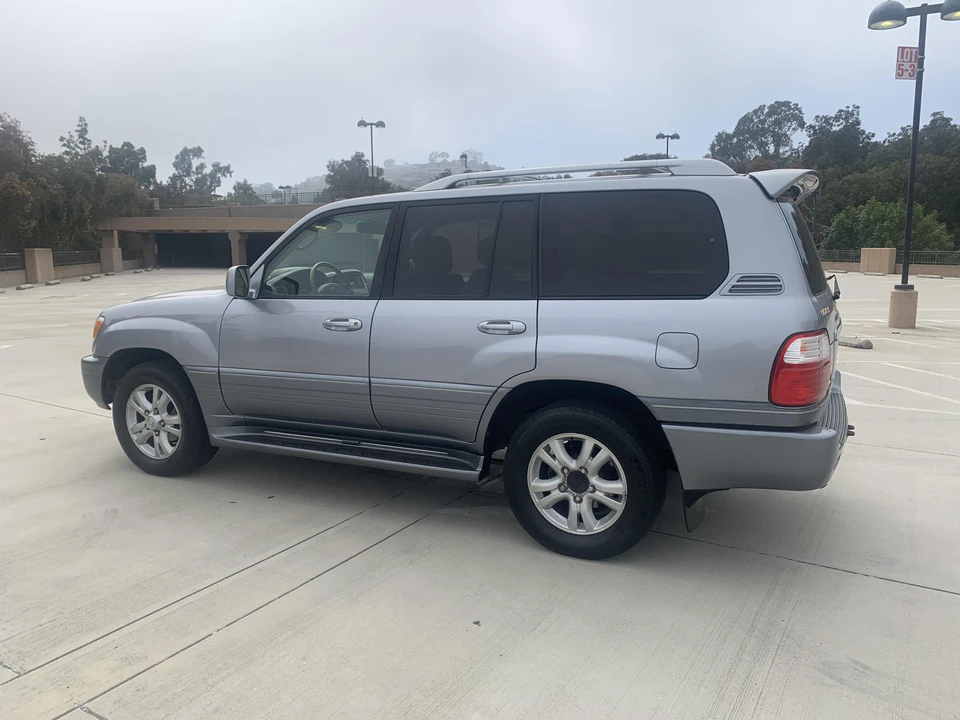 2004 Lexus LX 2nd Gen - Image 8 of 31
