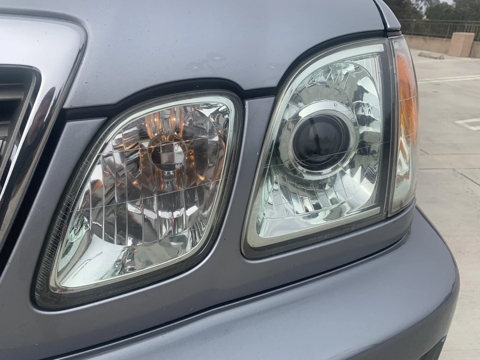 2004 Lexus LX 2nd Gen - Image 18 of 31