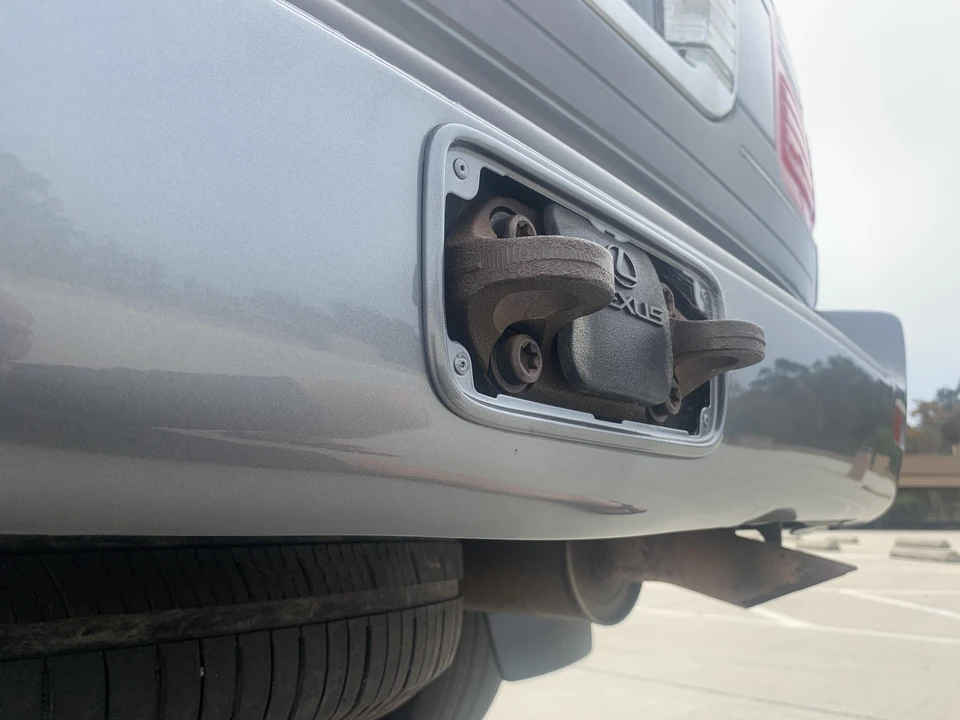 2004 Lexus LX 2nd Gen - Image 29 of 31