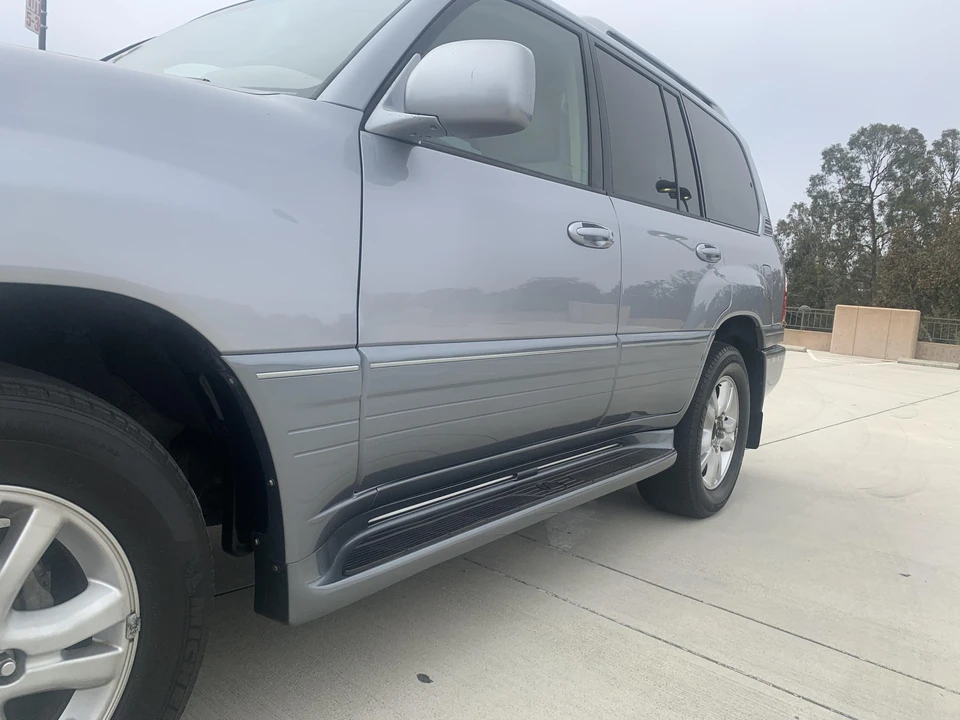 2004 Lexus LX 2nd Gen - Image 23 of 31