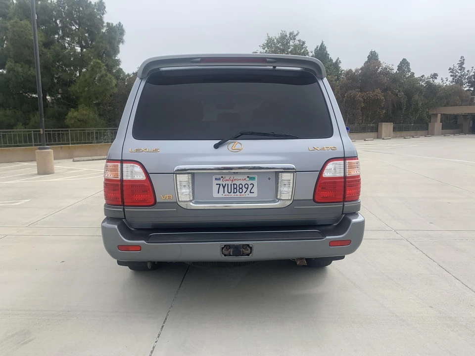 2004 Lexus LX 2nd Gen - Image 10 of 31