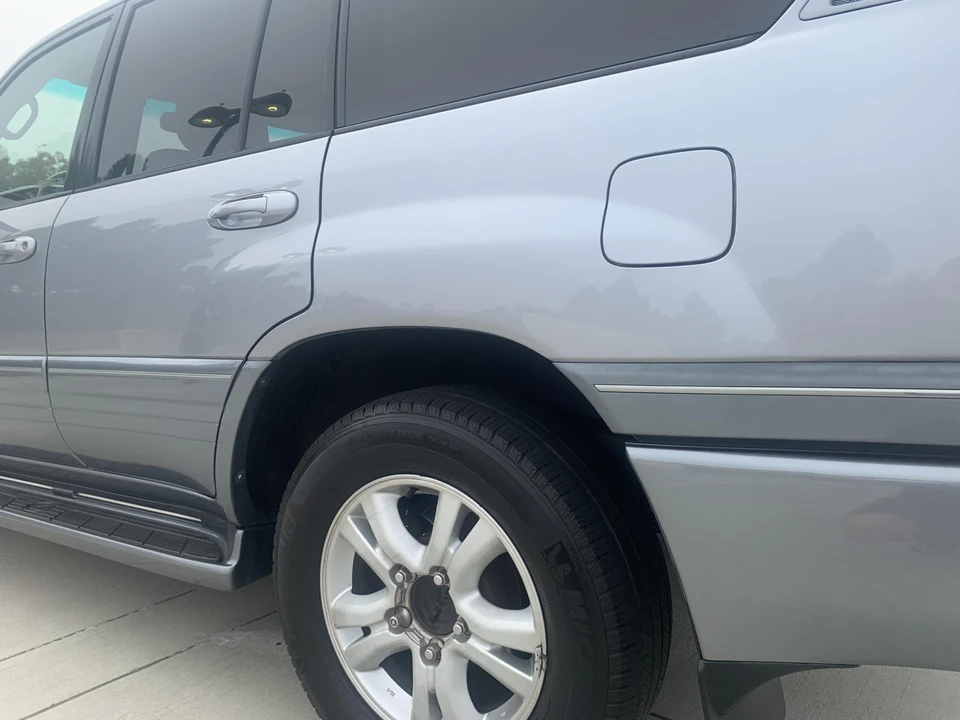 2004 Lexus LX 2nd Gen - Image 25 of 31