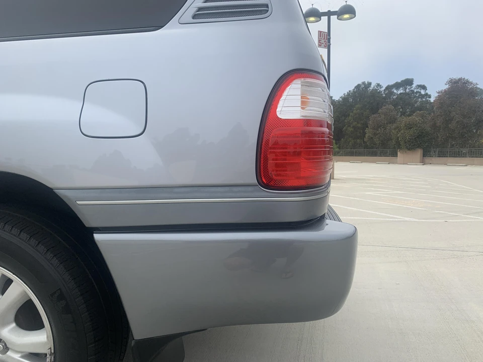 2004 Lexus LX 2nd Gen - Image 27 of 31
