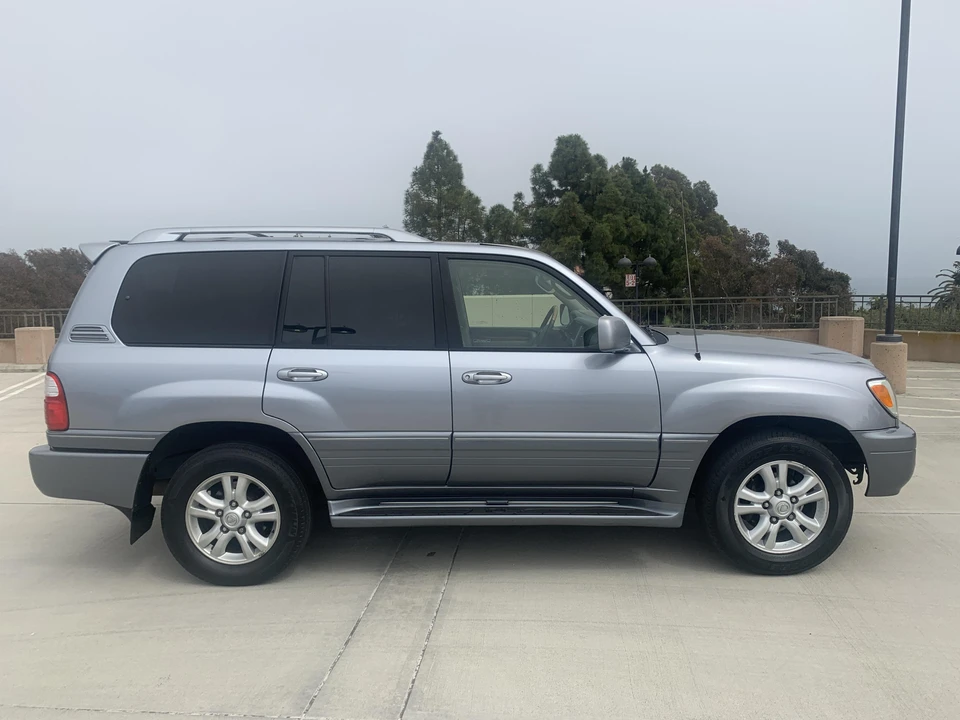 2004 Lexus LX 2nd Gen - Image 11 of 31