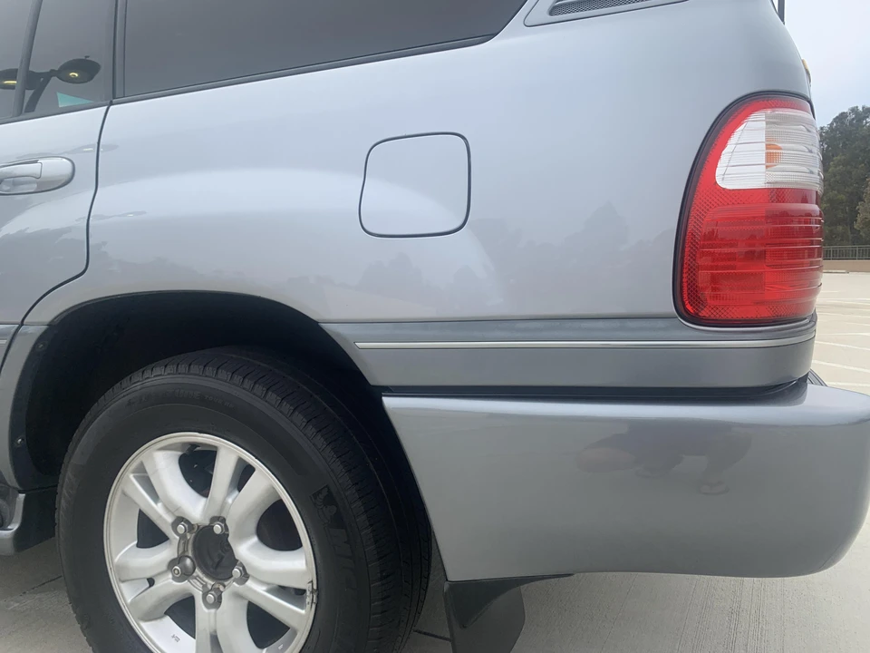 2004 Lexus LX 2nd Gen - Image 26 of 31