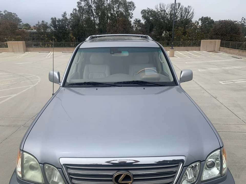 2004 Lexus LX 2nd Gen - Image 17 of 31