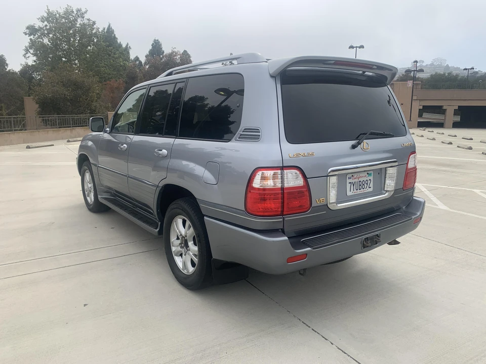 2004 Lexus LX 2nd Gen - Image 9 of 31