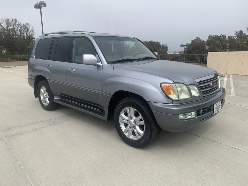 2004 Lexus LX 2nd Gen - Image 16 of 31