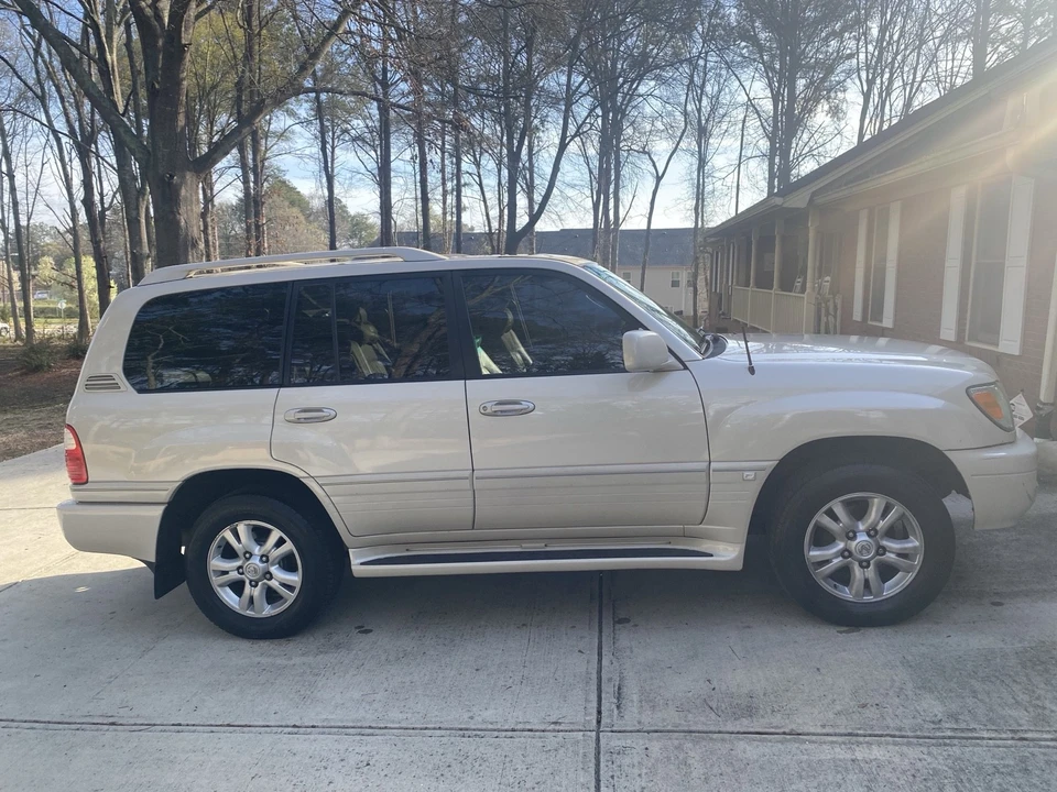 2004 Lexus LX 2nd Gen - Image 9 of 21