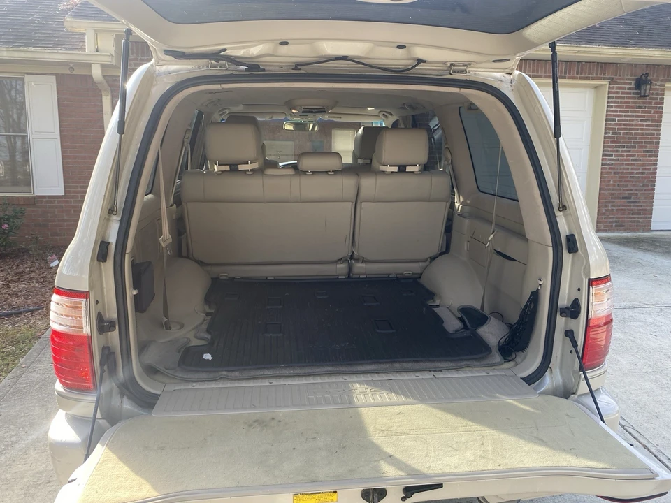 2004 Lexus LX 2nd Gen - Image 5 of 20