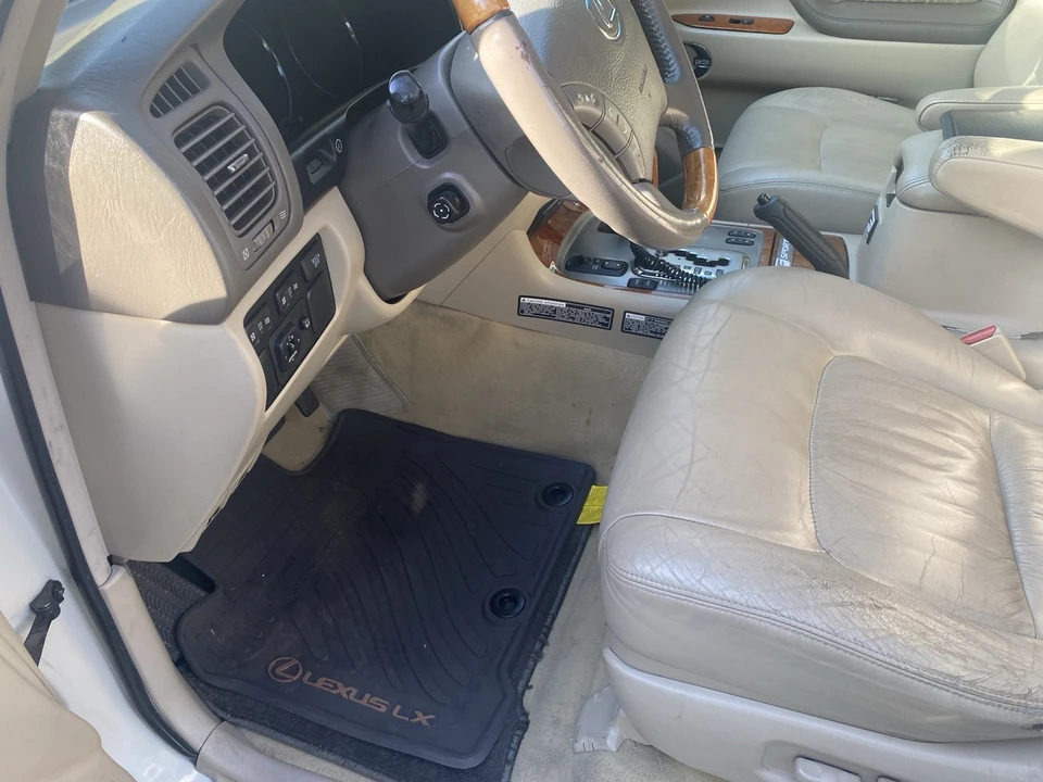 2004 Lexus LX 2nd Gen - Image 13 of 21