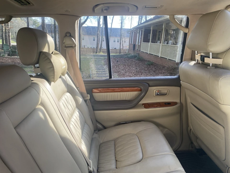 2004 Lexus LX 2nd Gen - Image 15 of 20