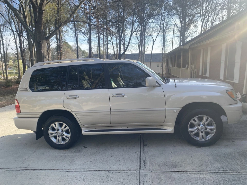 2004 Lexus LX 2nd Gen - Image 4 of 20