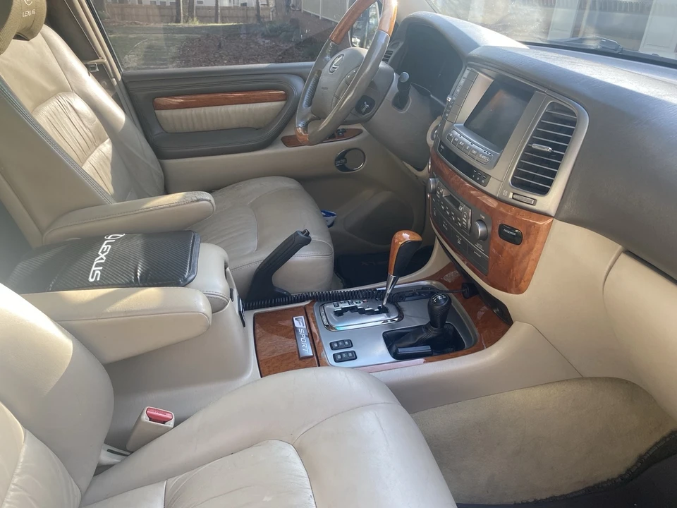 2004 Lexus LX 2nd Gen - Image 20 of 21