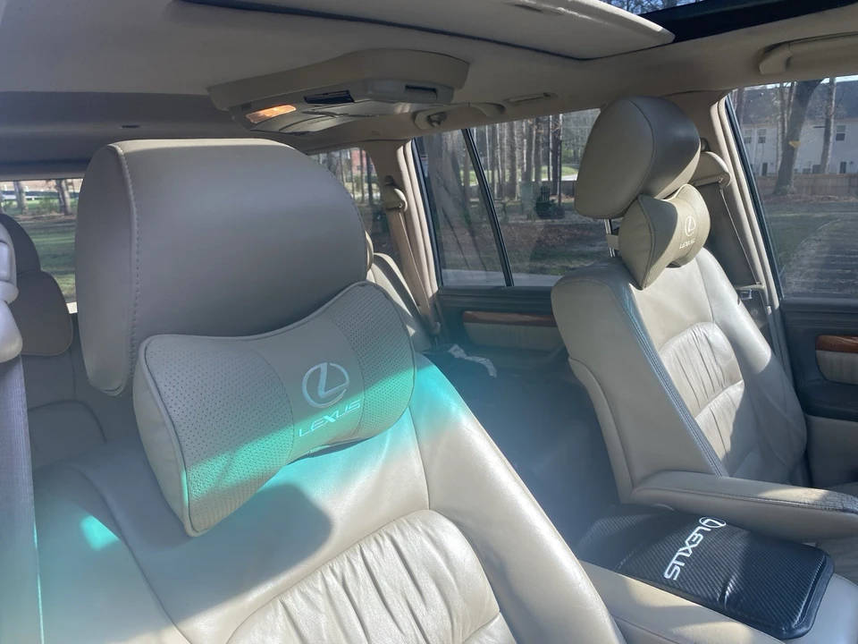 2004 Lexus LX 2nd Gen - Image 17 of 20