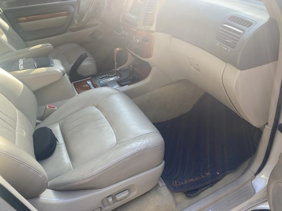 2004 Lexus LX 2nd Gen - Image 18 of 20