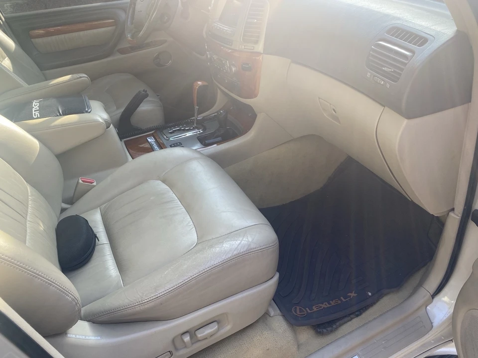 2004 Lexus LX 2nd Gen - Image 19 of 21