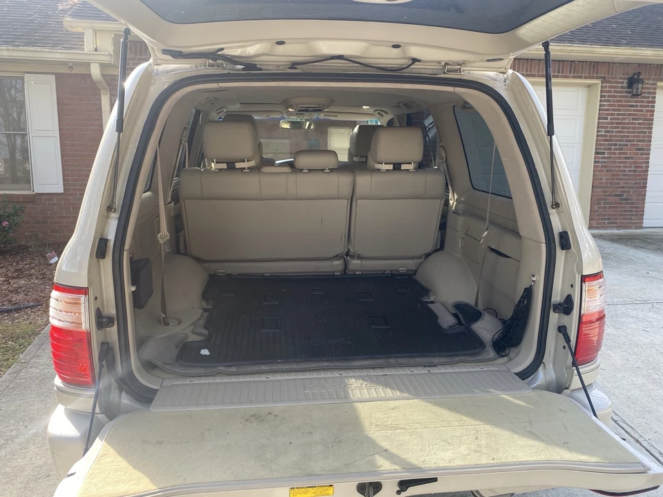 2004 Lexus LX 2nd Gen - Image 11 of 21