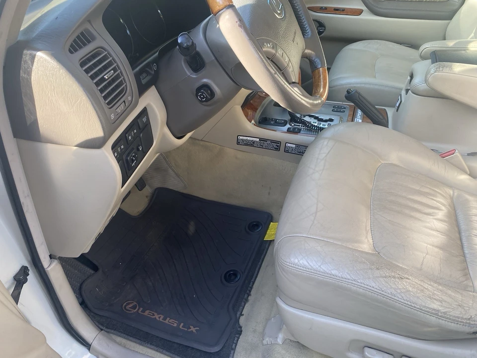 2004 Lexus LX 2nd Gen - Image 14 of 20