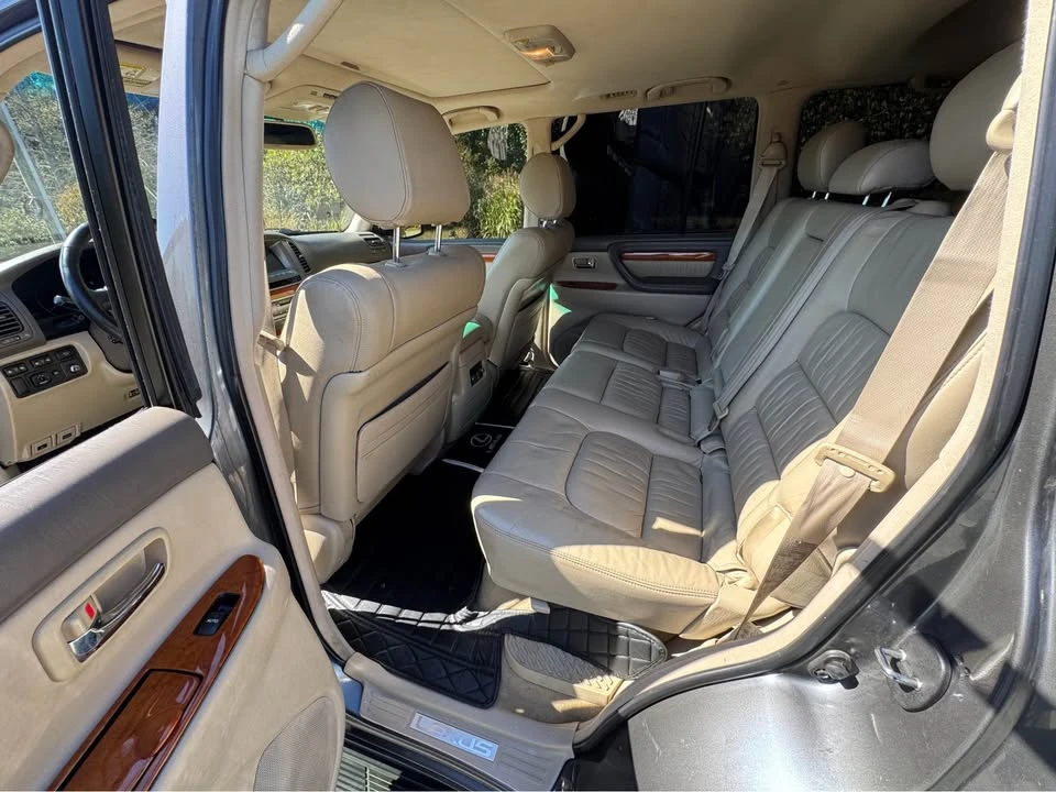 2004 Lexus LX 2nd Gen - Image 19 of 19