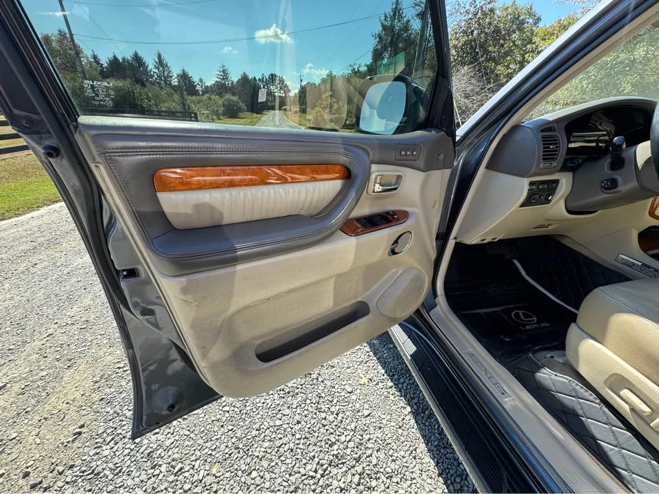 2004 Lexus LX 2nd Gen - Image 17 of 19