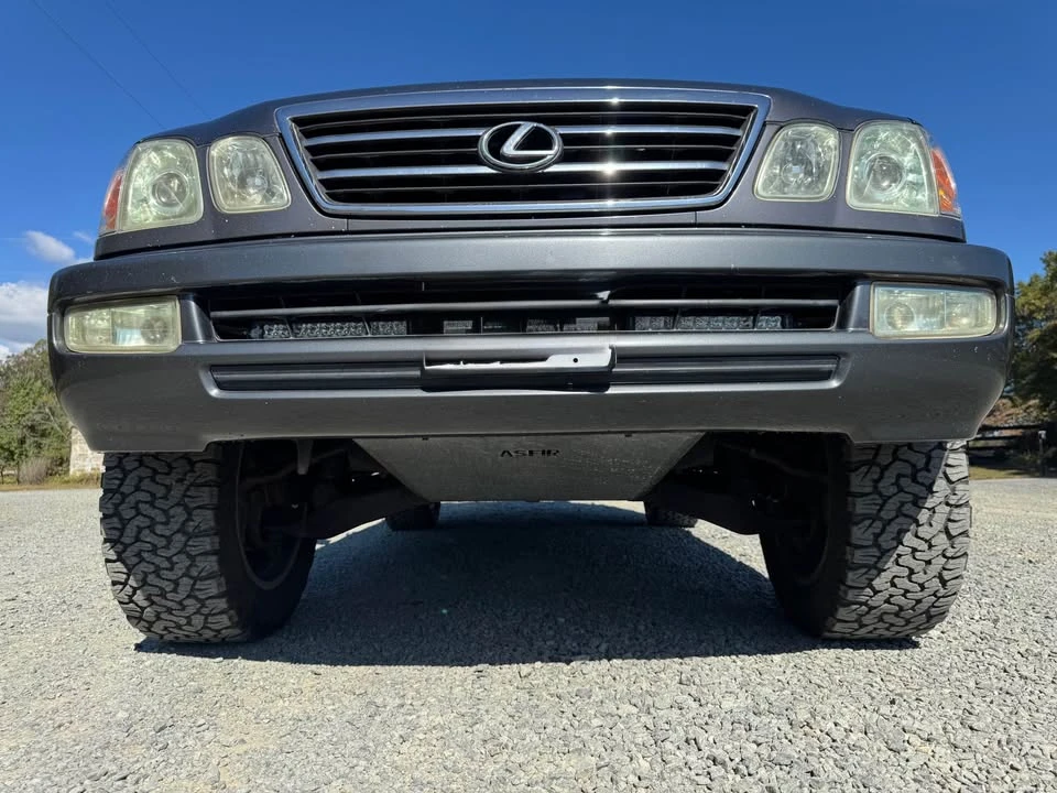 2004 Lexus LX 2nd Gen - Image 18 of 19