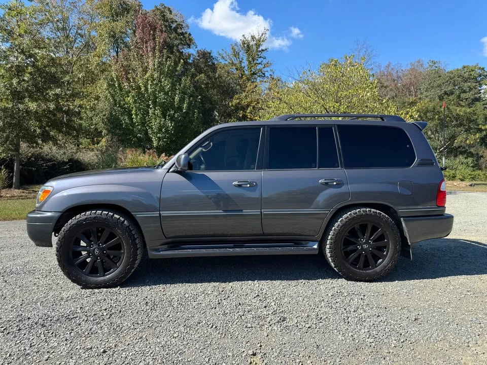 2004 Lexus LX 2nd Gen - Image 19 of 19