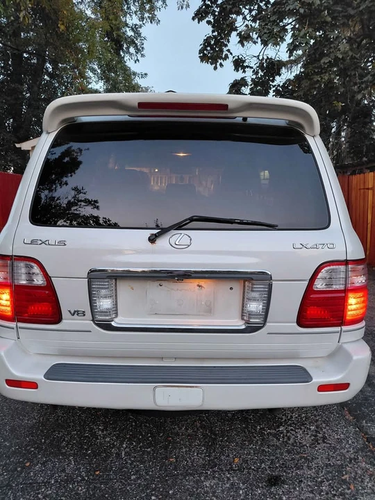 2004 Lexus LX 2nd Gen - Image 4 of 13