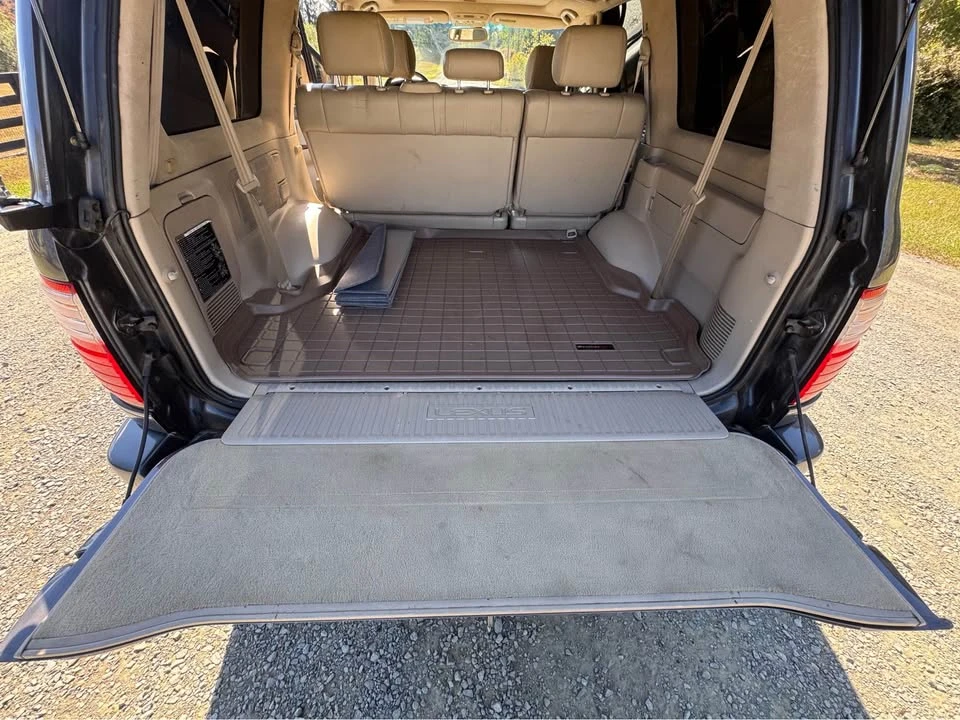 2004 Lexus LX 2nd Gen - Image 10 of 19