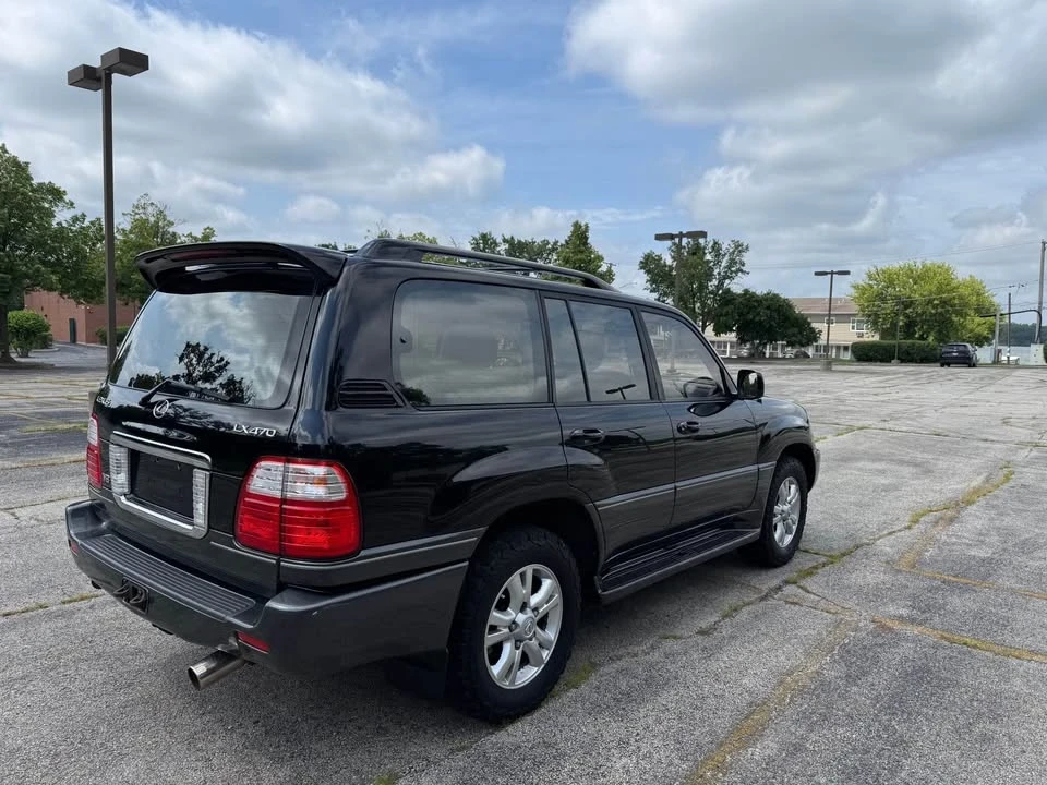 2004 Lexus LX 2nd Gen - Image 5 of 19