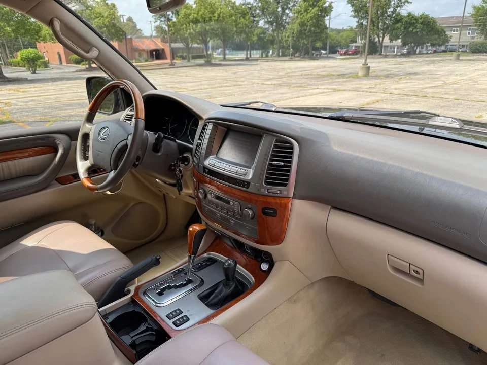 2004 Lexus LX 2nd Gen - Image 14 of 19