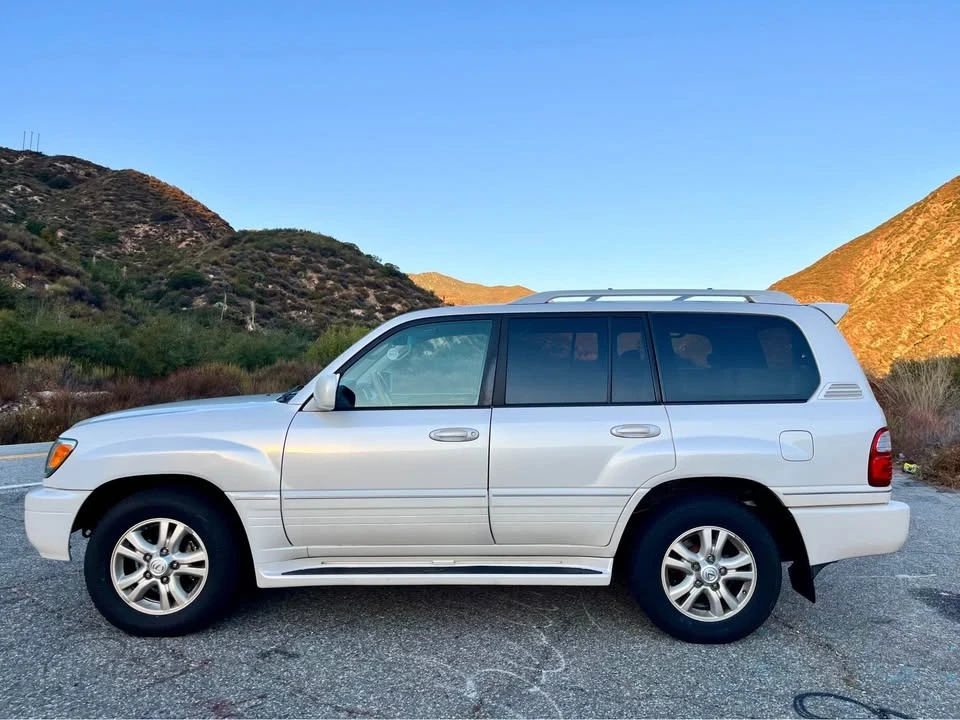 2004 Lexus LX 2nd Gen - Image 5 of 19