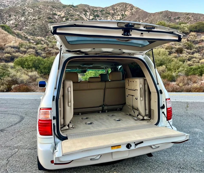 2004 Lexus LX 2nd Gen - Image 9 of 19