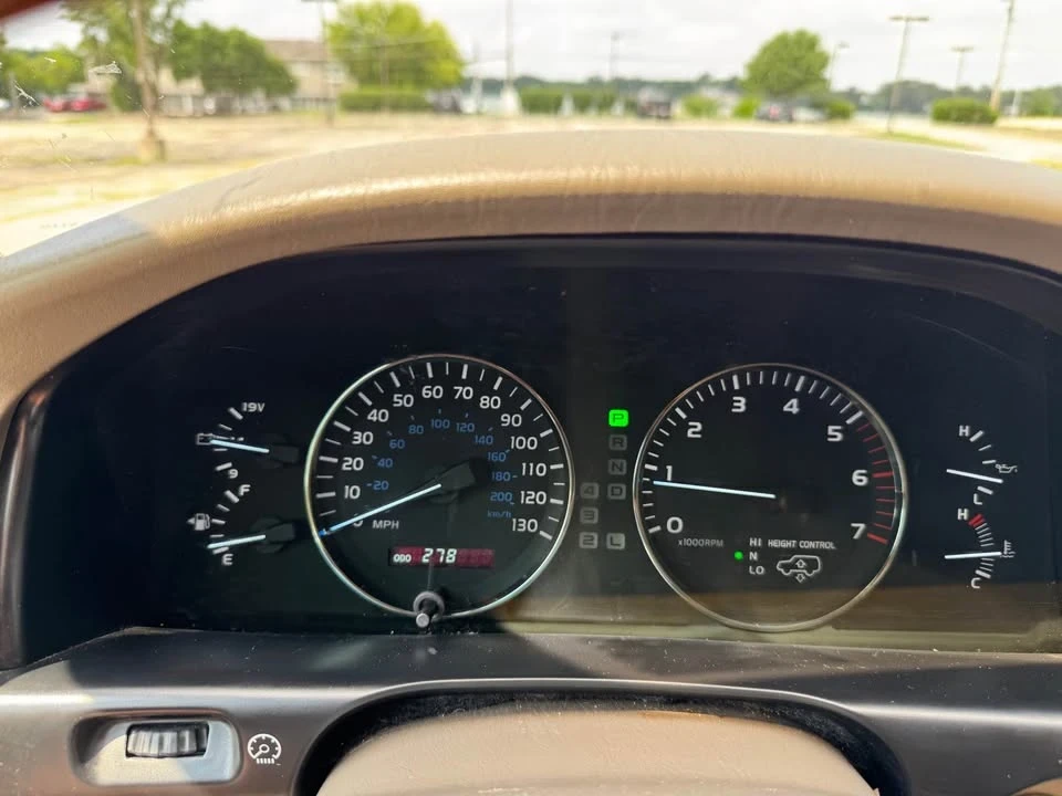 2004 Lexus LX 2nd Gen - Image 17 of 19