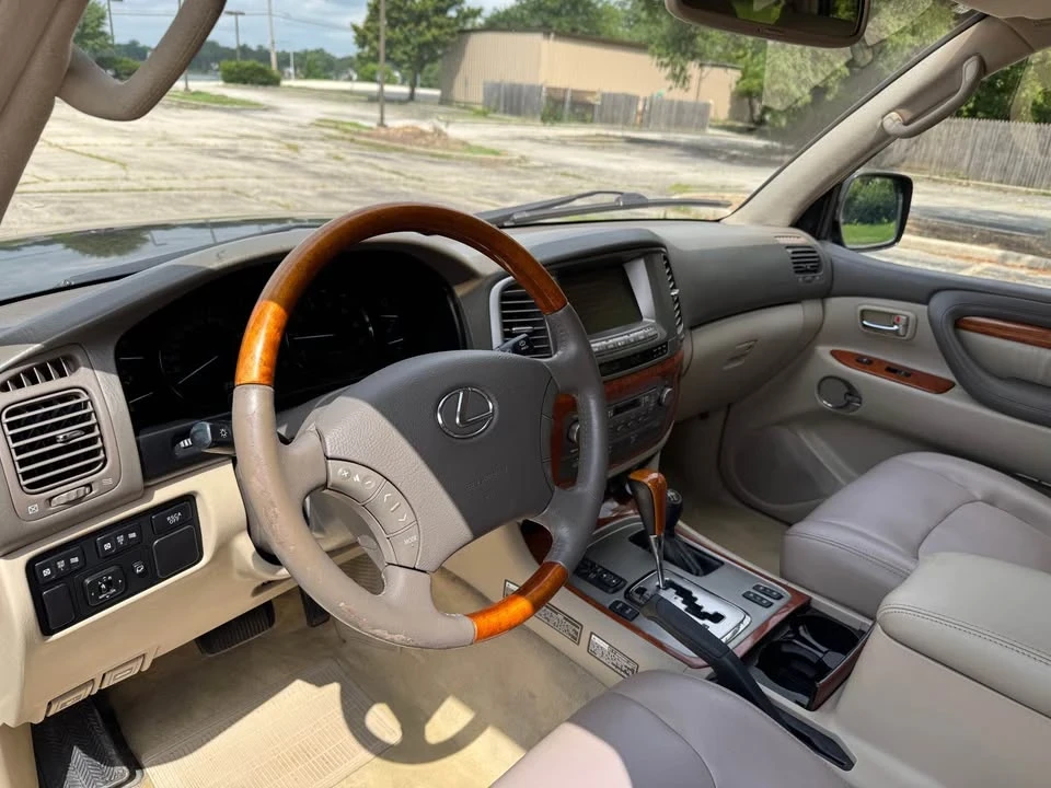 2004 Lexus LX 2nd Gen - Image 10 of 19
