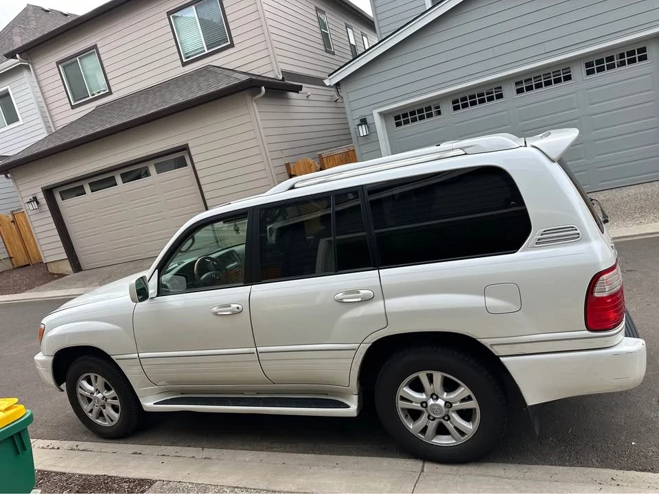 2004 Lexus LX 2nd Gen - Image 2 of 9