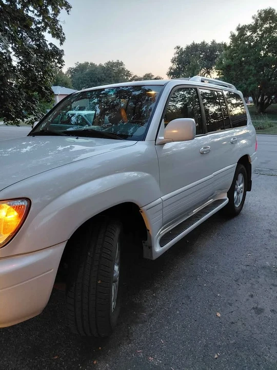 2004 Lexus LX 2nd Gen - Image 5 of 14