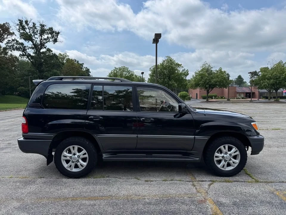 2004 Lexus LX 2nd Gen - Image 4 of 19