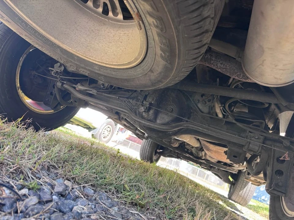 2004 Lexus LX 2nd Gen - Image 17 of 20
