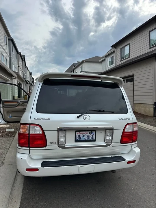 2004 Lexus LX 2nd Gen - Image 4 of 9