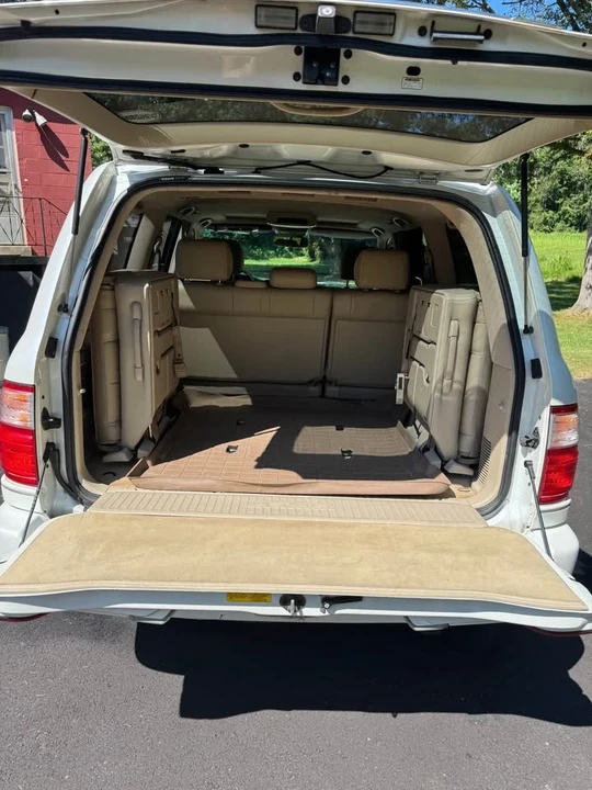 2004 Lexus LX 2nd Gen - Image 5 of 8