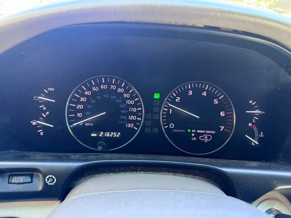 2004 Lexus LX 2nd Gen - Image 11 of 20
