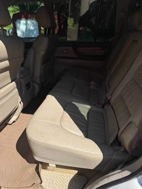 2004 Lexus LX 2nd Gen - Image 6 of 8