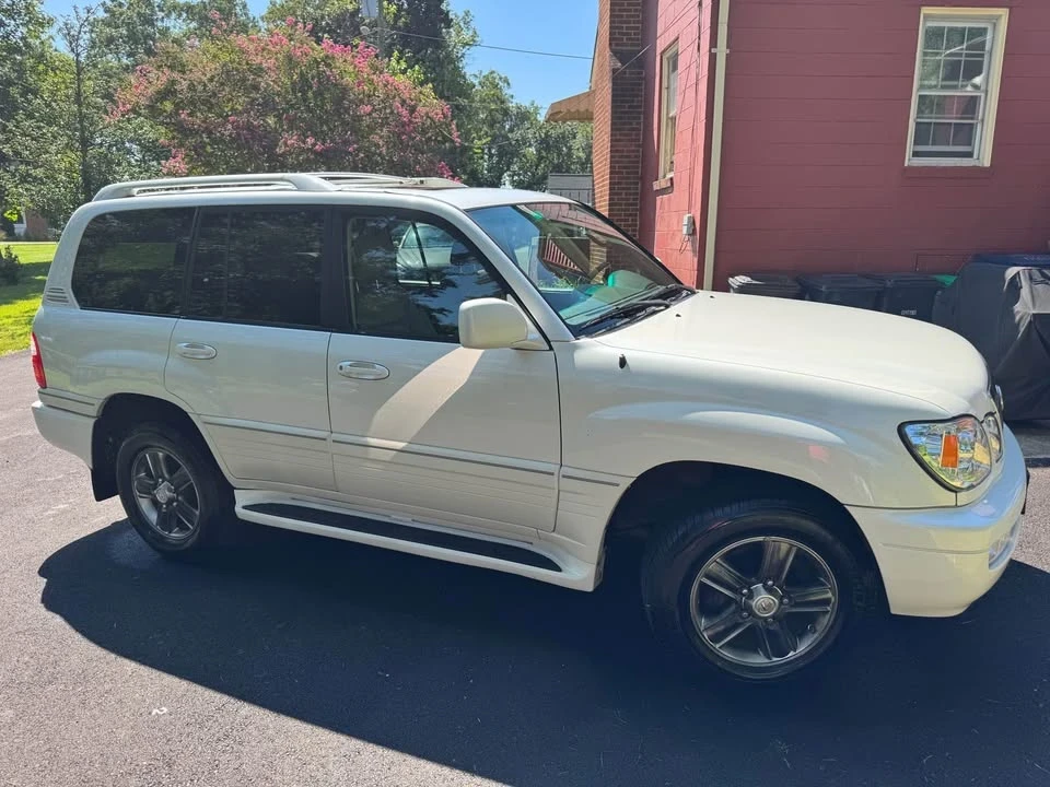 2004 Lexus LX 2nd Gen - Image 3 of 8