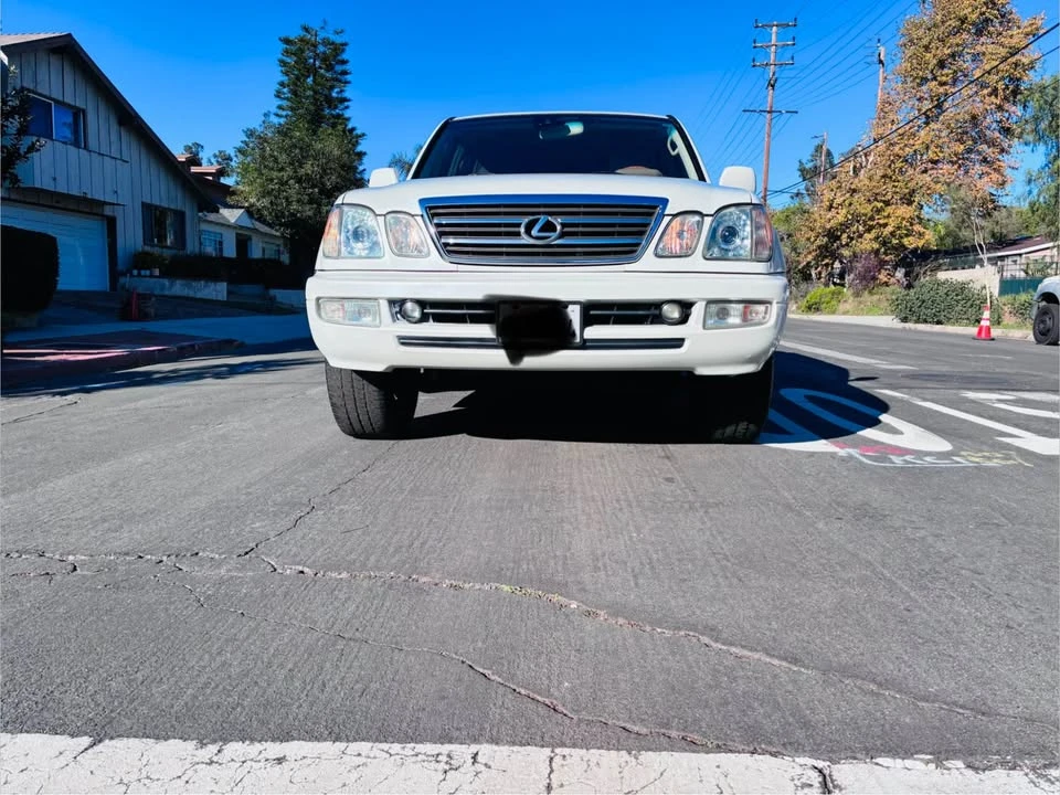 2004 Lexus LX 2nd Gen - Image 9 of 17